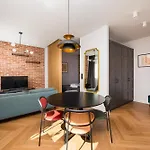 Metro Swietokrzyska Loft شقة *