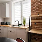 Metro Swietokrzyska Loft شقة